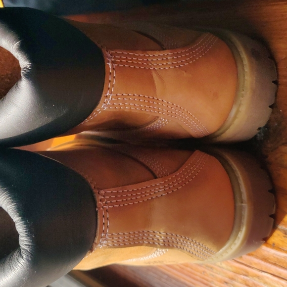Women's Premium Timberland 6" Leather Waterproof Boot Size 7 - Picture 3 of 7